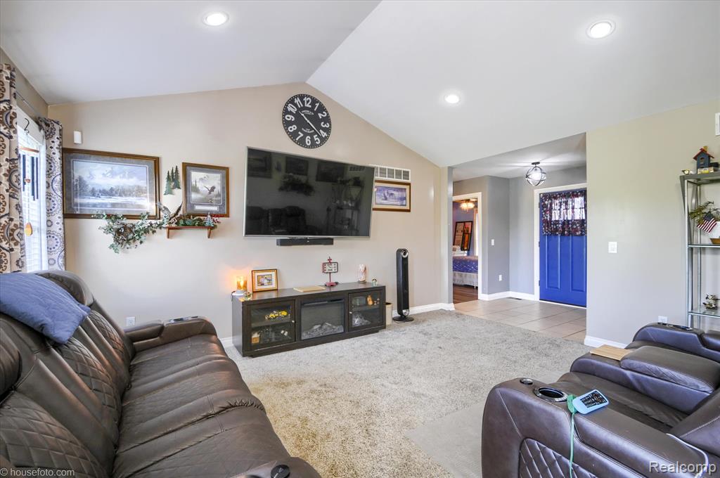 317 N Summers Road, Imlay City, MI 48444 — Photo 8