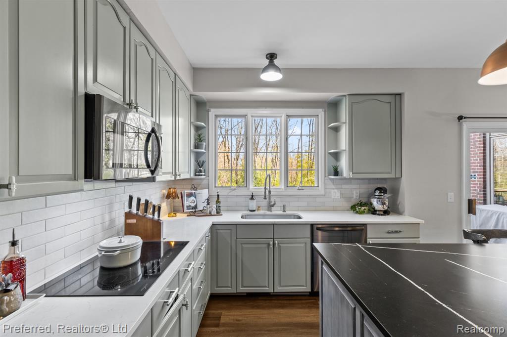 50045 Heron Court, Canton, MI 48187 — Photo 14
