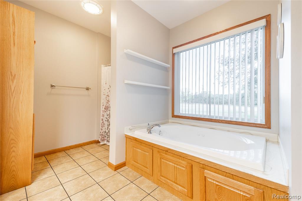 28101 Elwell Road, Belleville, MI 48111 — Photo 16