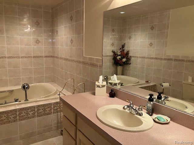 8293 BUTTERNUT, Grand Blanc, MI 48439 — Photo 12