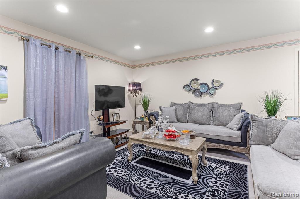 6125 ARDMORE, Dearborn Heights, MI 48127 — Photo 5