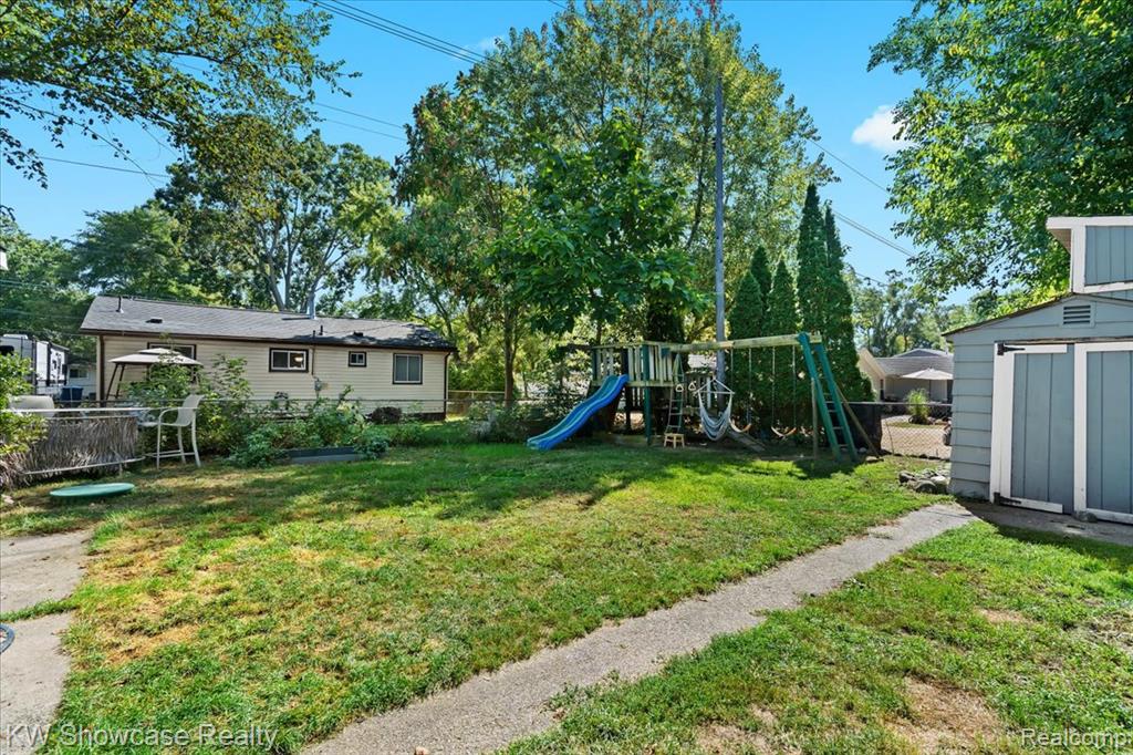 9333 Beechcrest Street, White Lake, MI — Photo 29