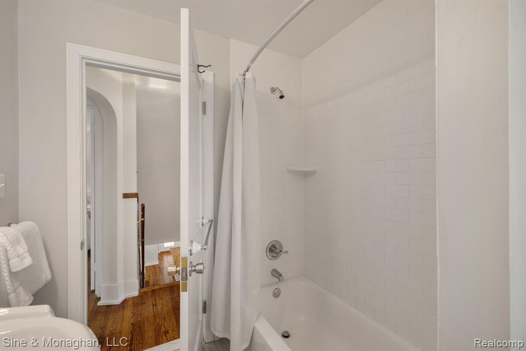797 WASHINGTON Road, Grosse Pointe, MI 48230 — Photo 25