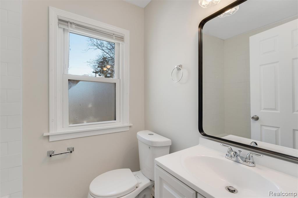 19168 Berden, Grosse Pointe, MI 48236 — Photo 13