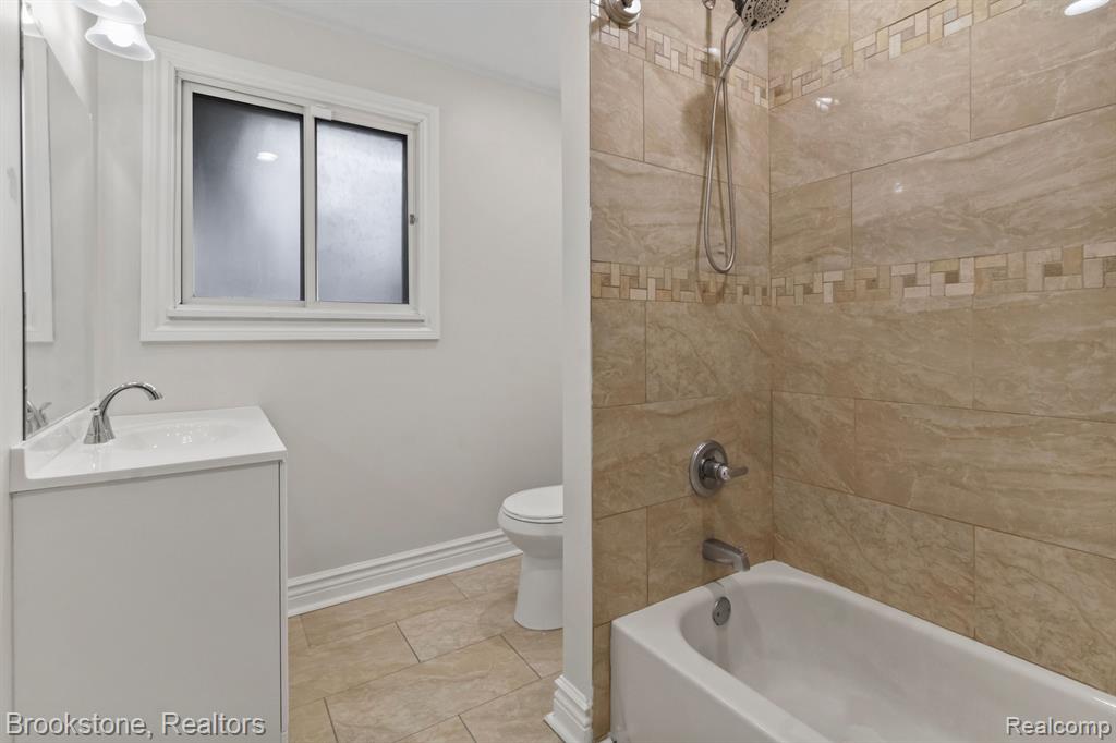41920 MAROLD Drive, Sterling Heights, MI 48314 — Photo 32