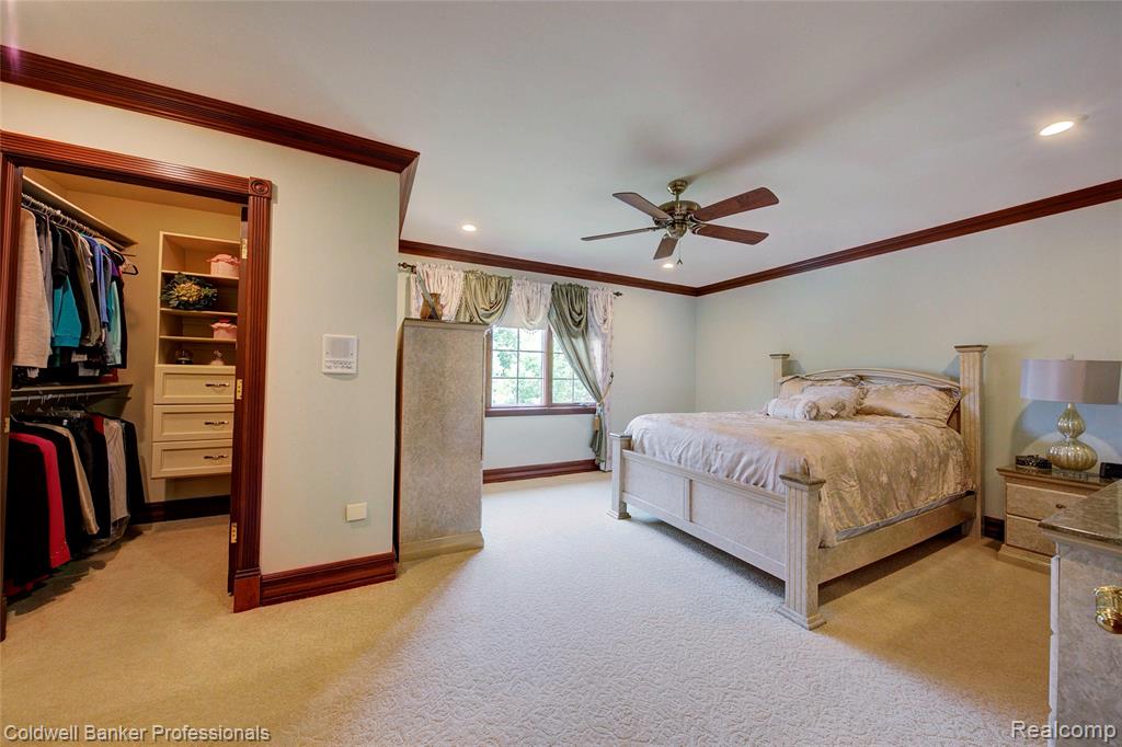 4546 Forest Edge Lane, West Bloomfield, MI 48323 — Photo 47