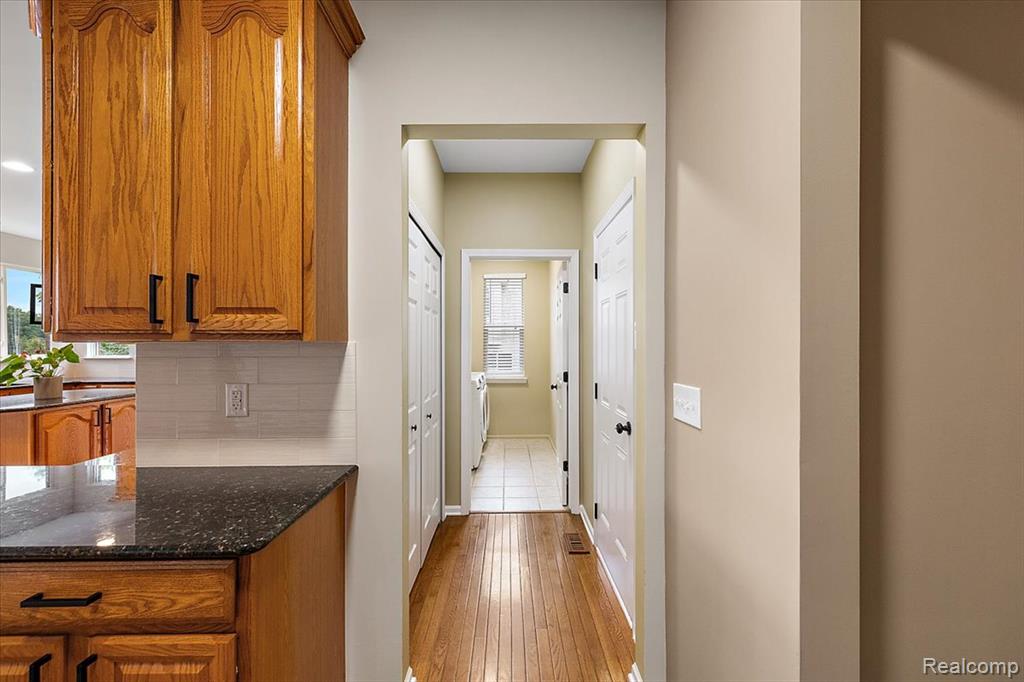 5390 Plantation Drive, Commerce Twp, MI 48382 — Photo 25