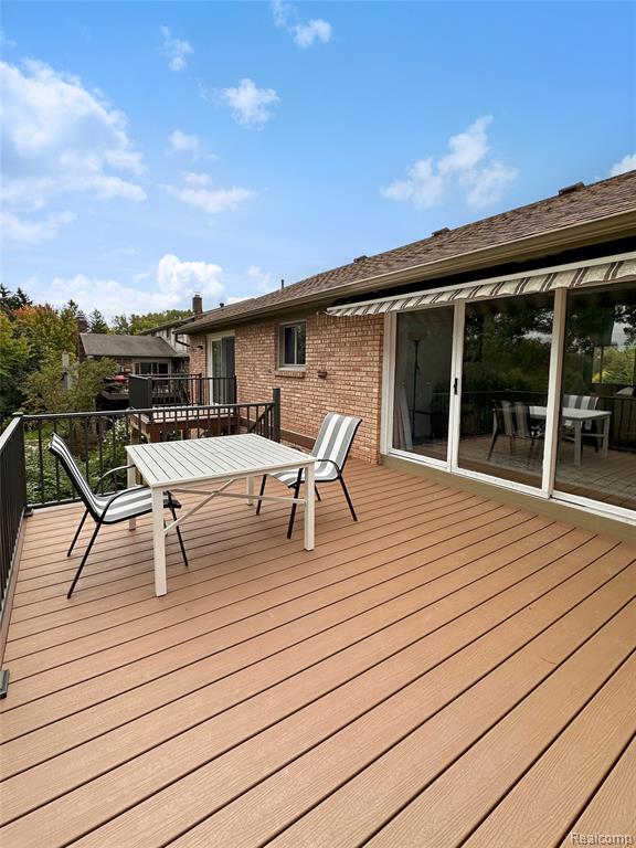 457 LAKE FOREST Road, Rochester Hills, MI 48309 — Photo 22