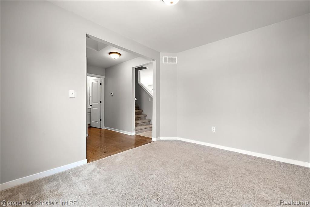 8740 Oak Ridge Trail, Westland, MI — Photo 30