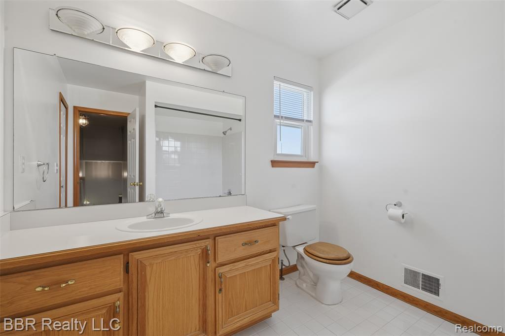 24883 Curtis Drive, Flat Rock, MI 48134 — Photo 32
