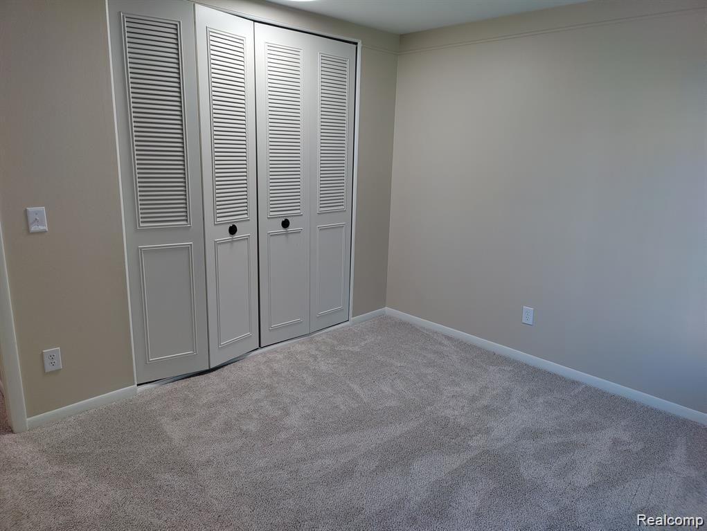 433 FOX HILLS Drive S, 3, Bloomfield Hills, MI 48304 — Photo 22