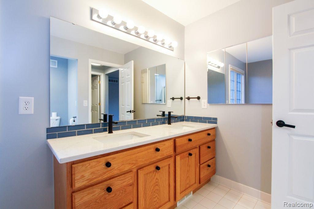 42985 RIVER BEND Drive, Plymouth, MI 48170 — Photo 8