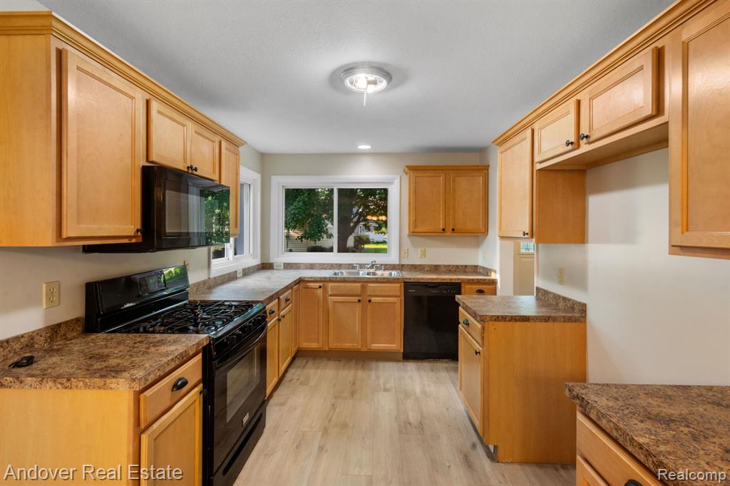 5254 LAKE HARBOR Road, Norton Shores, MI 49441 — Photo 7