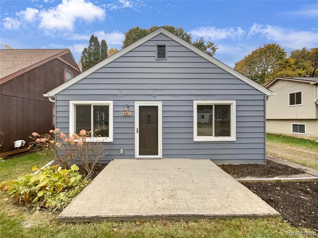 6441 Crest Drive, Waterford, MI 48329 — front exterior