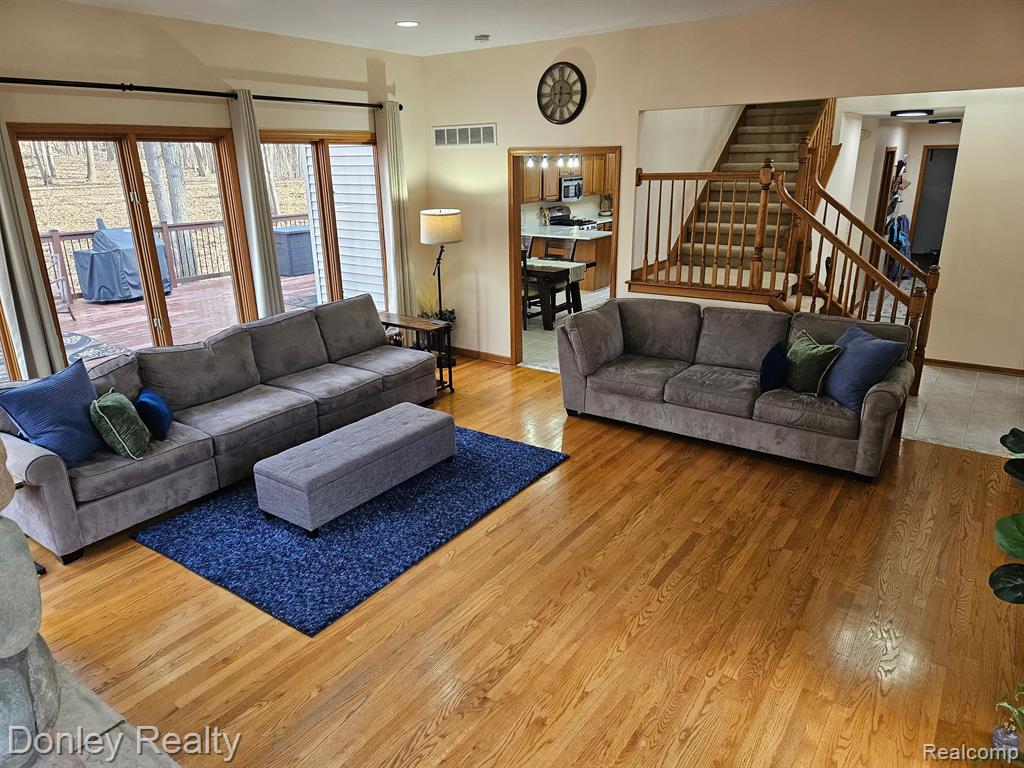 3239 HILLVIEW Drive, Metamora, MI 48455 — Photo 9