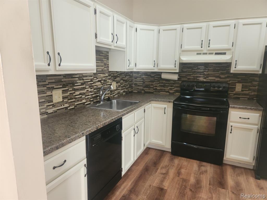 22200 PONDVIEW, Novi, MI — Photo 8