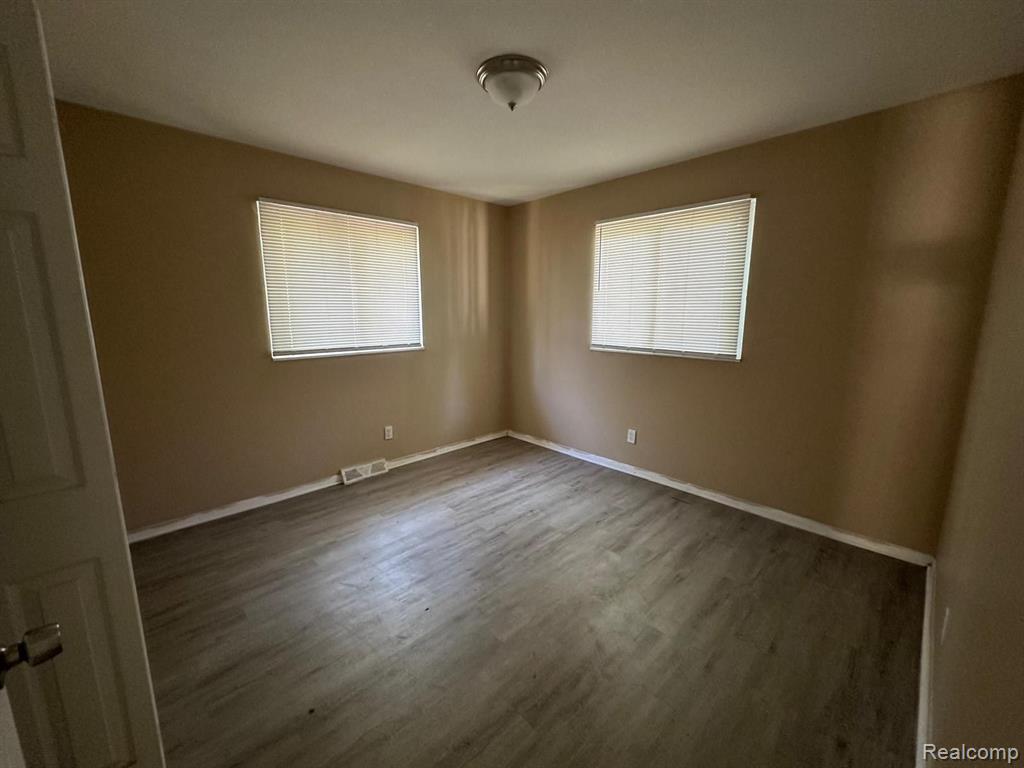 19325 GRANDVILLE Avenue - Photo 5
