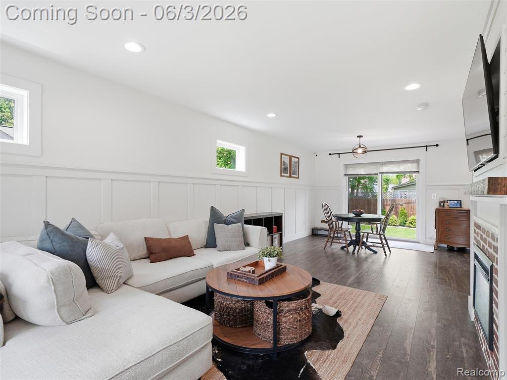 70 W Shevlin Avenue, Hazel Park, MI 48030 — Photo 4