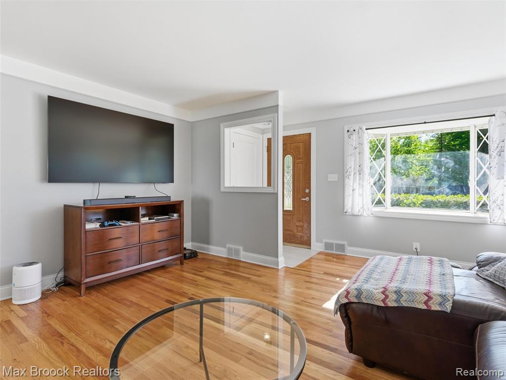 47375 Harry Street, Utica, MI 48317 — Photo 6