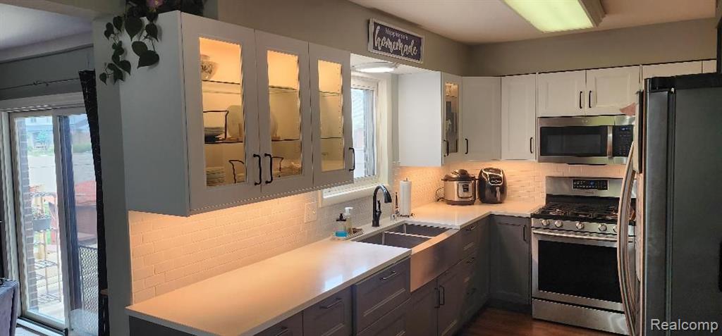 210 N PRINCESS Drive W, Canton, MI 48188 — Photo 12