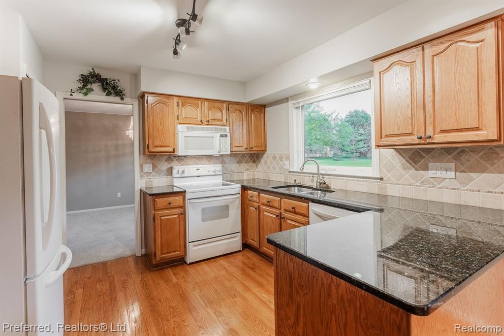 41130 WHITE HAVEN Court, Northville, MI 48168 — Photo 13