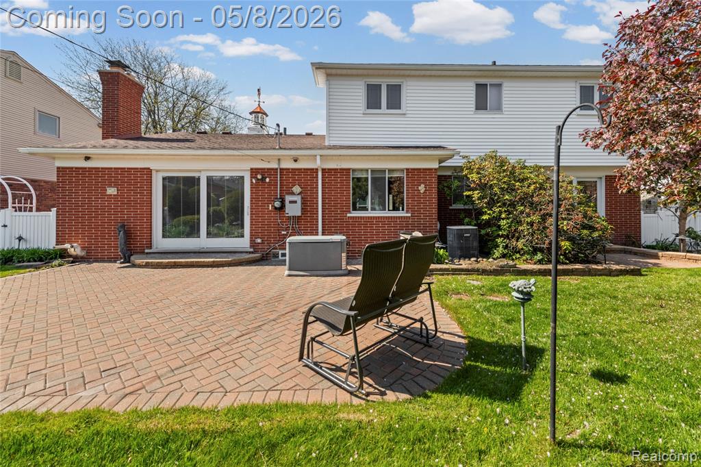 690 Briarcliff Drive, Grosse Pointe Woods, MI 48236 — Photo 6