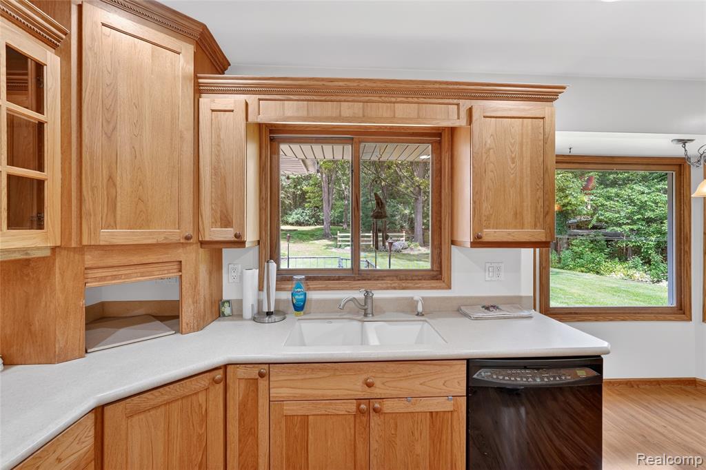 8668 Cooley Beach Drive, White Lake, MI — Photo 17