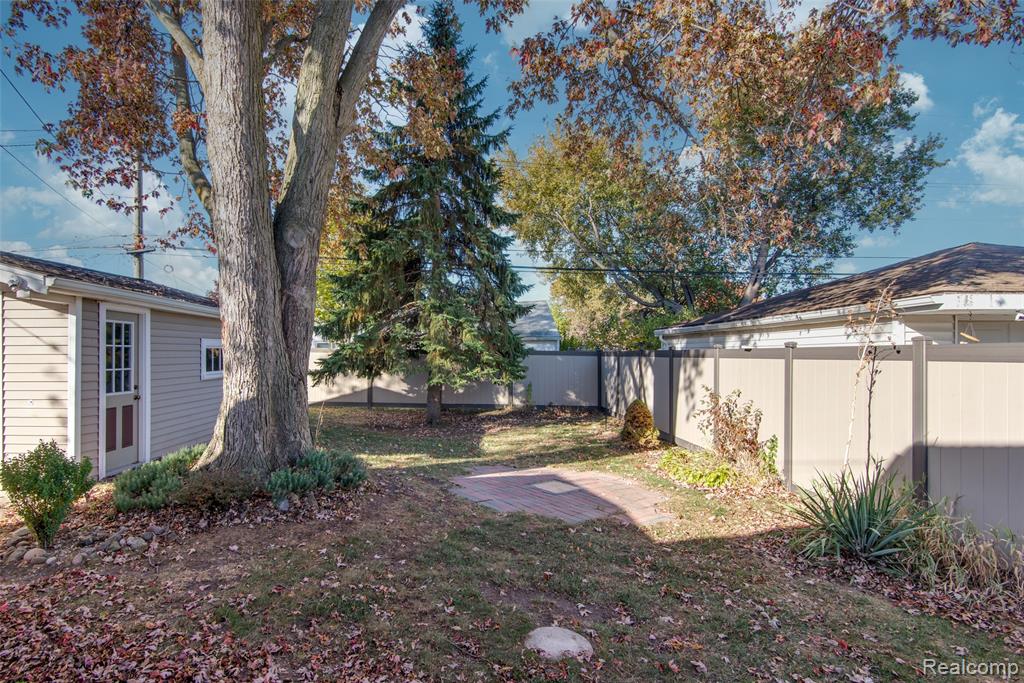 18552 Hinton Street, Riverview, MI 48193 — Photo 23