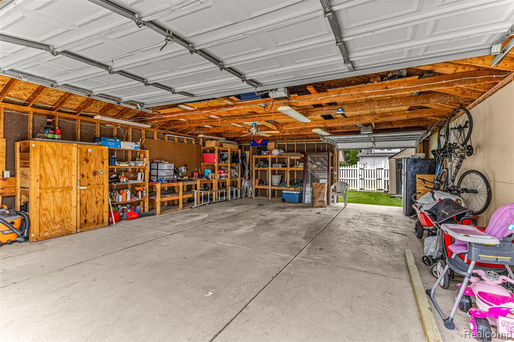 524 Orchard Street, Wyandotte, MI 48192 — Photo 32