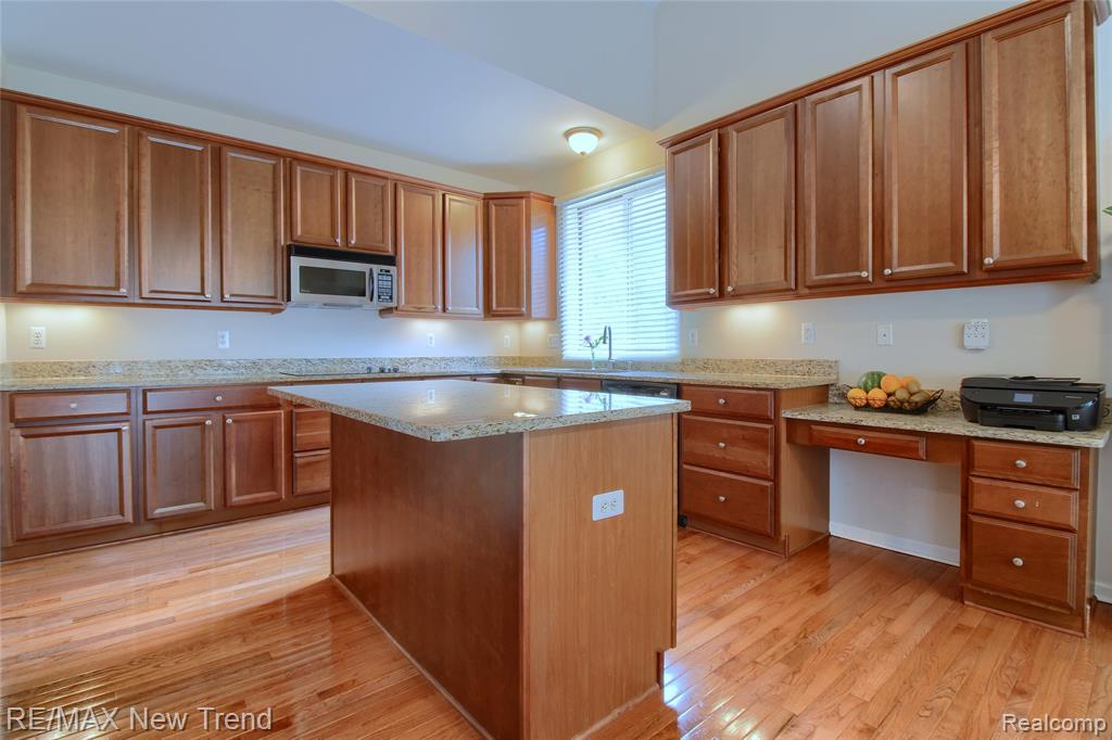 41672 Clemens Circle, Novi, MI 48377 — Photo 20