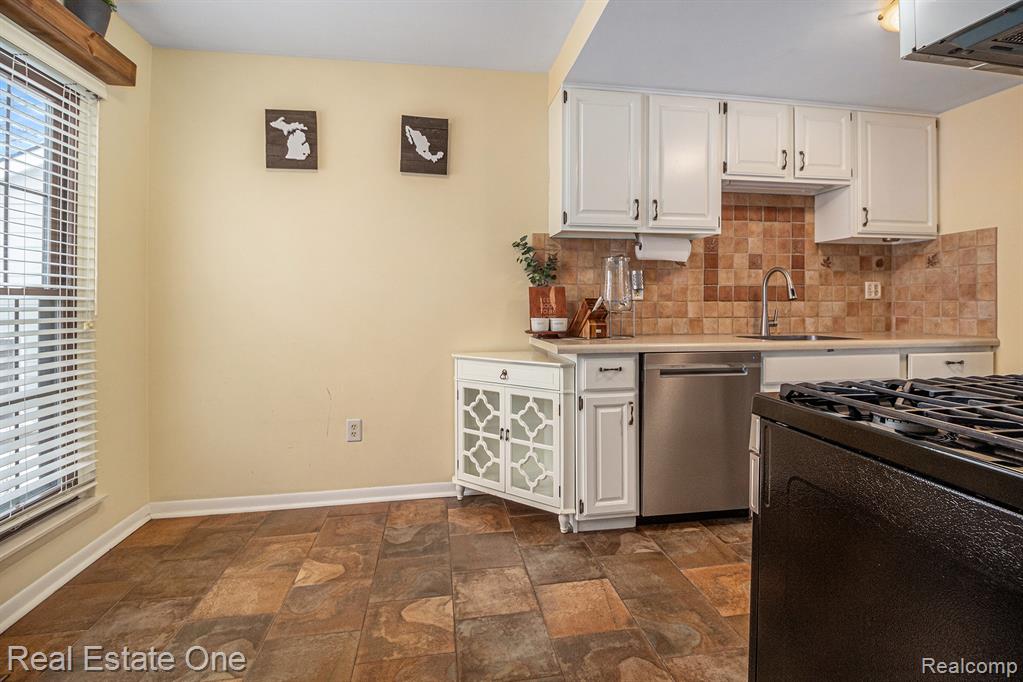 22717 Cranbrooke Drive, Novi, MI — Photo 8