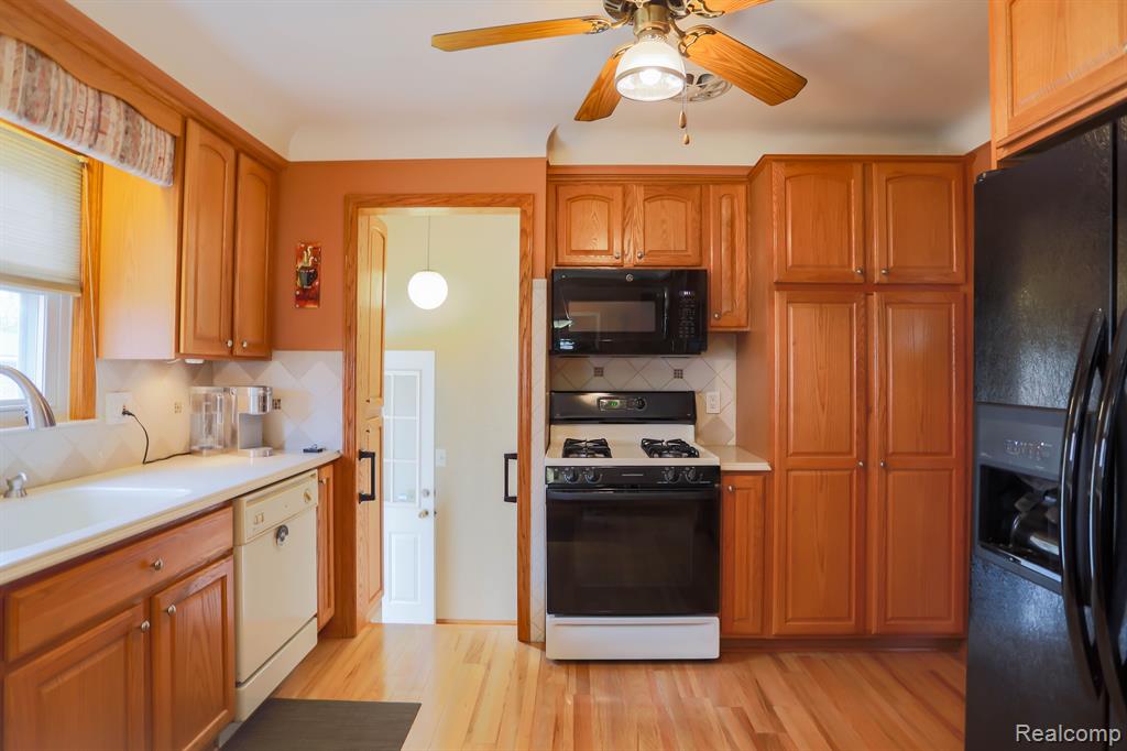 6832 Engleman, Center Line, MI 48015 — Photo 12
