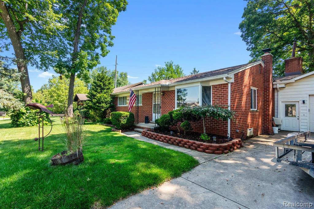 750 N Hagadorn Street, South Lyon, MI 48178 — Photo 19