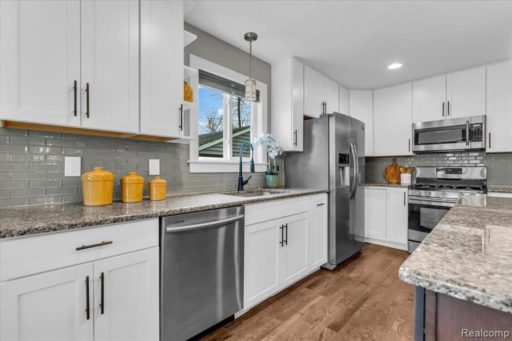 705 WHITCOMB Avenue, Royal Oak, MI 48073 — Photo 12