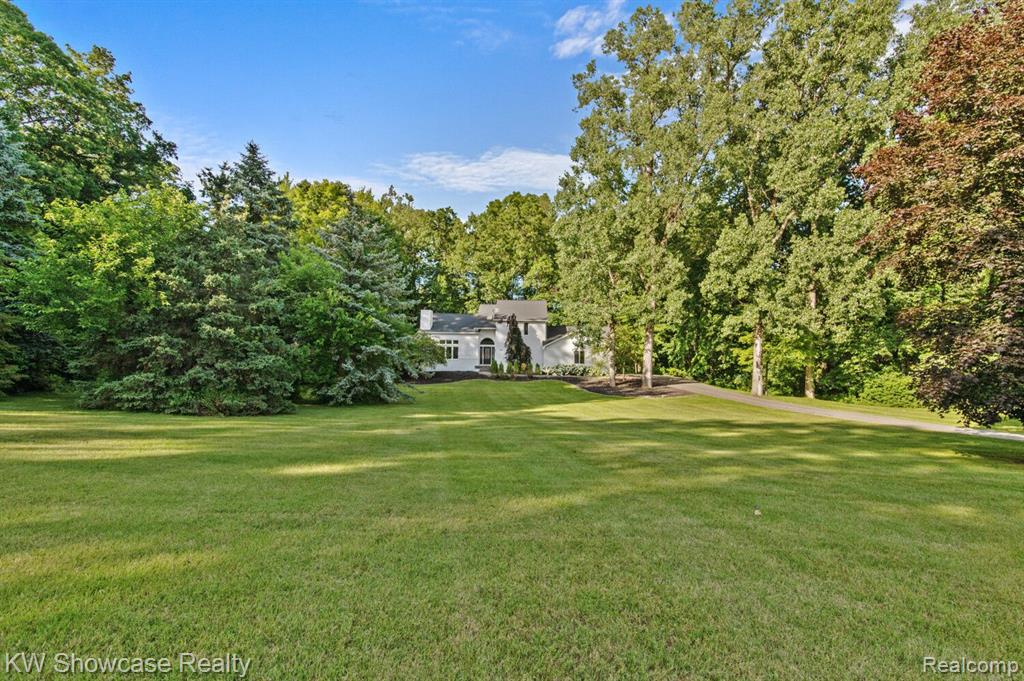 6255 WHISPERING MEADOWS Drive, White Lake, MI 48383 — Photo 13