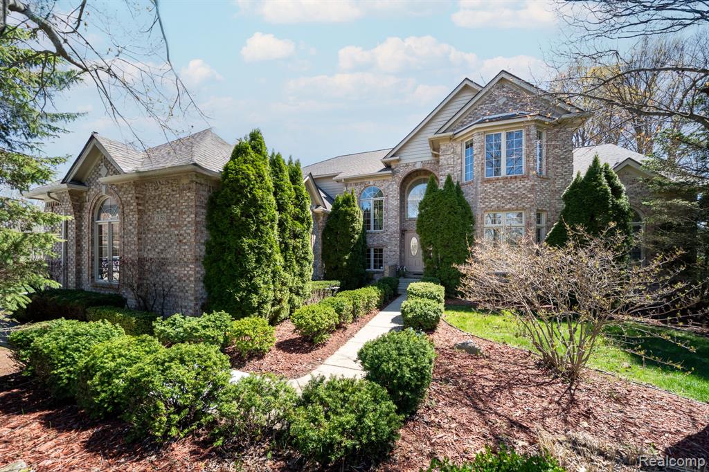 13056 Blue Lakes Circle, Shelby Twp, MI 48315 — front exterior