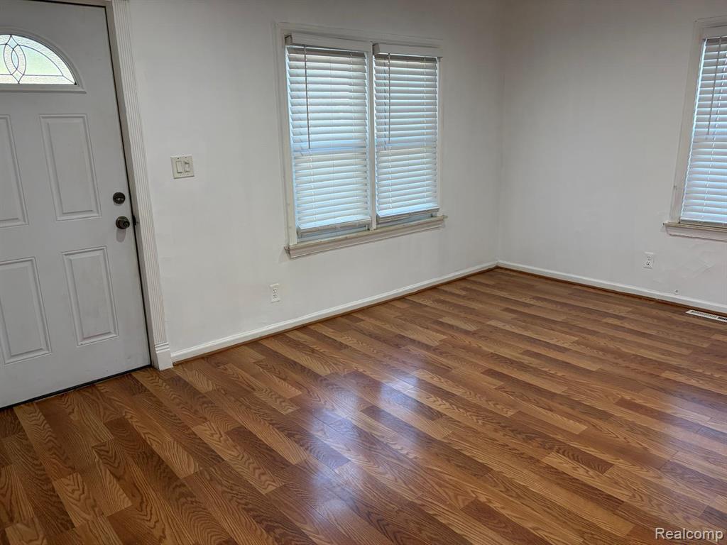 5901 N Vernon Street, Dearborn Heights, MI 48127 — Photo 12