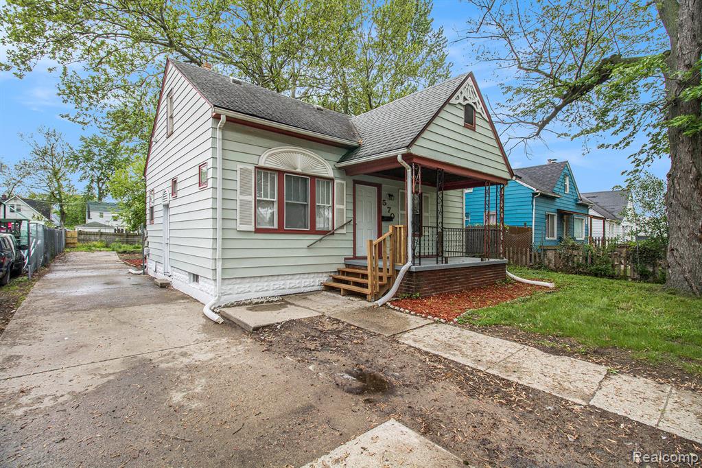 570 E KENNETT Road, Pontiac, MI 48340 — Photo 2