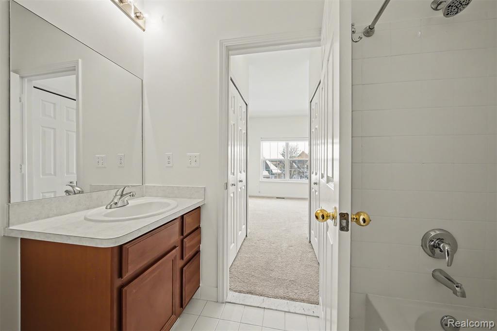 638 W Bluff Court, 31, Rochester Hills, MI 48307 — Photo 34