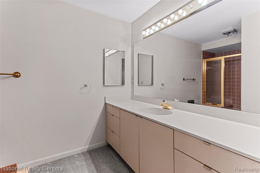 6904 Pebble Park Circle, West Bloomfield, MI — Photo 32