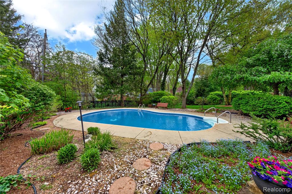 3560 Beach Road, Troy, MI 48084 — Photo 32