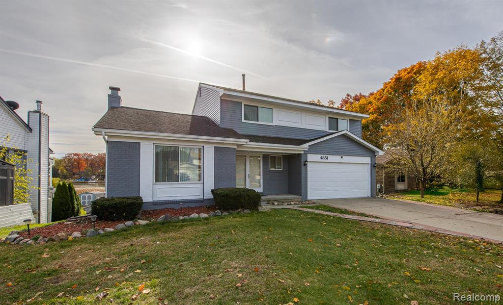 4851 Shoreline Boulevard, Waterford, MI 48329 — front exterior