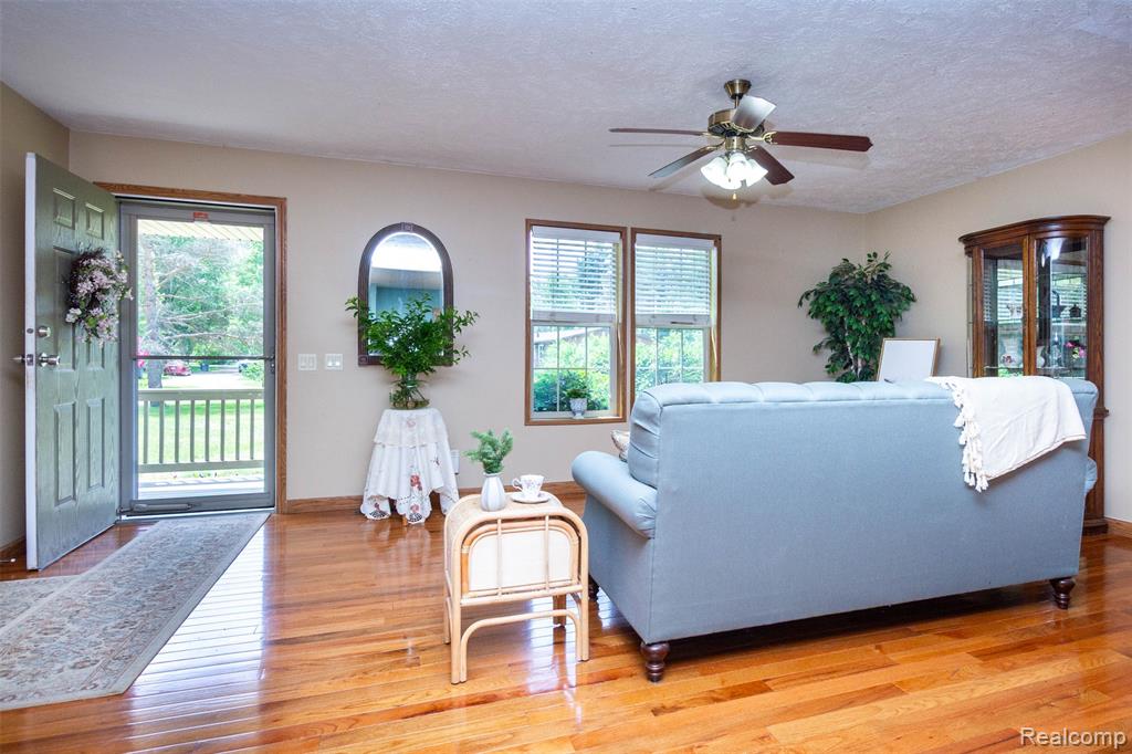 6137 East Street, North Branch, MI 48461 — Photo 11