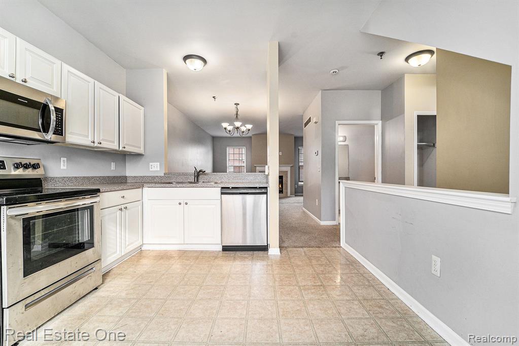 25406 Saint James, Southfield, MI 48075 — Photo 10