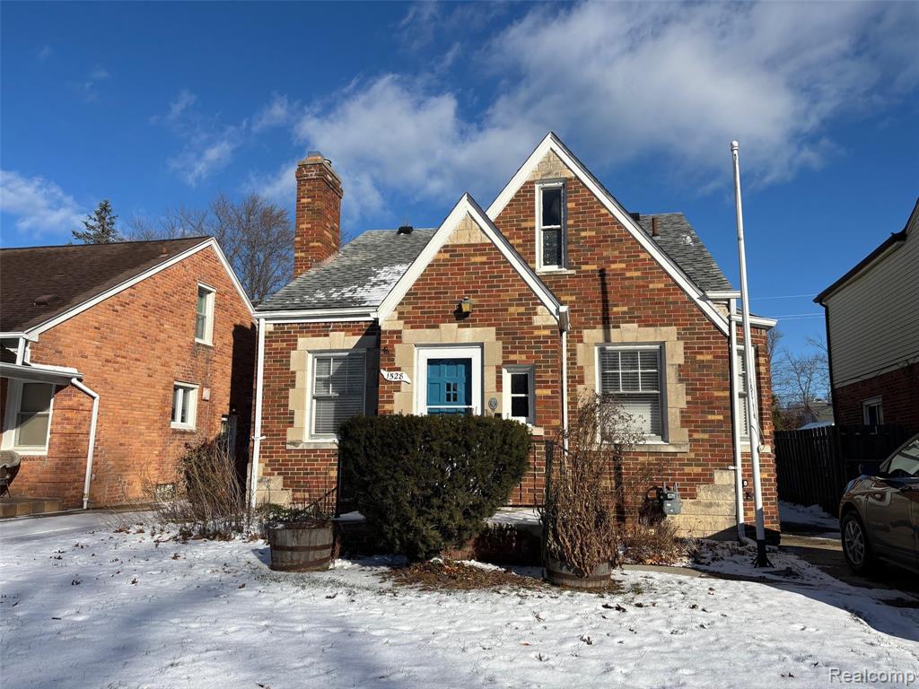 1528 ROSLYN Road, Grosse Pointe Woods, MI 48236 — front exterior