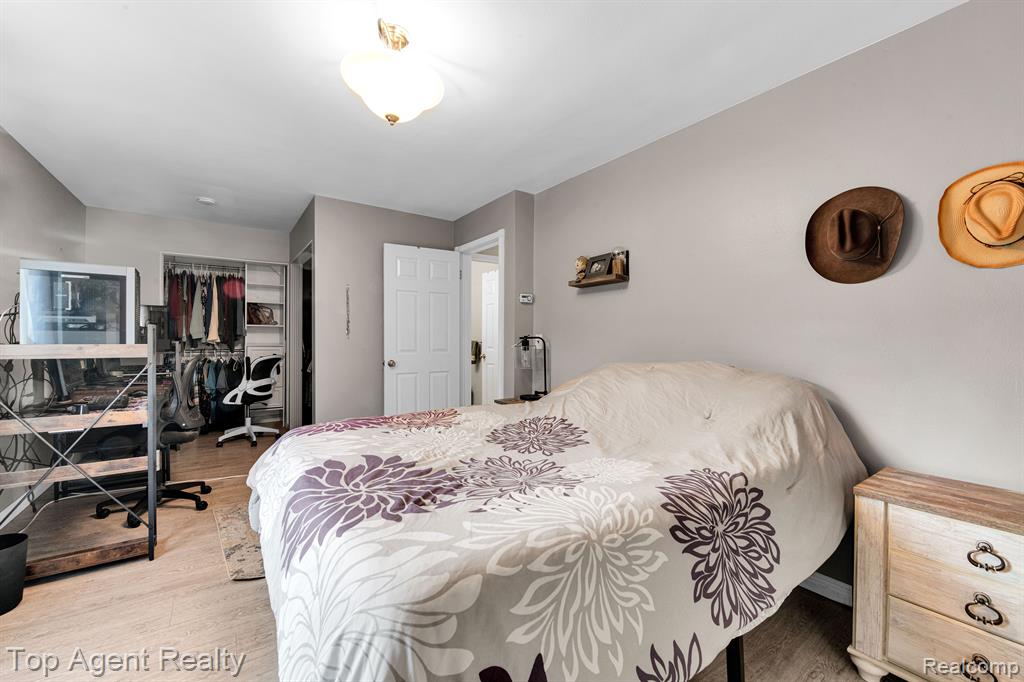 32718 GRAND RIVER Avenue, D7, Farmington, MI 48336 — Photo 9