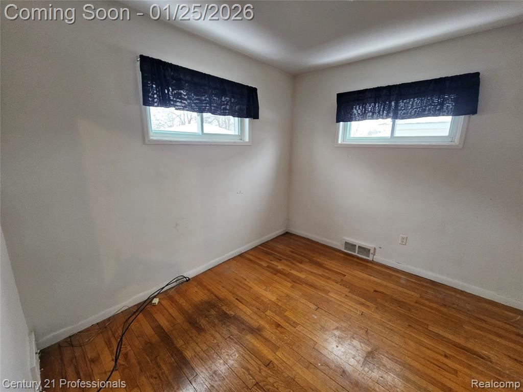 6582 Sterling Court, Garden City, MI — Photo 11