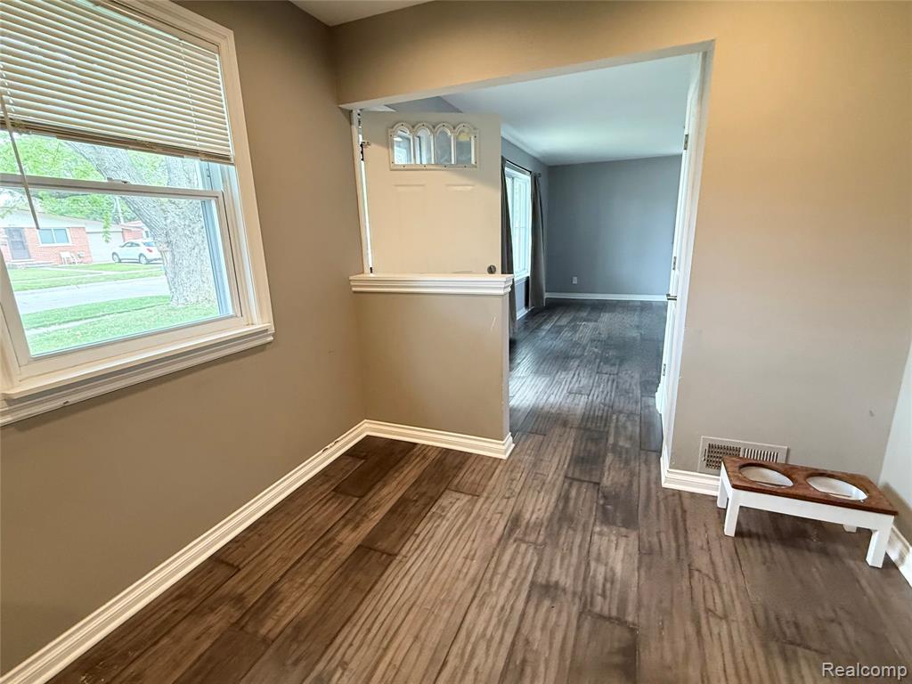 8210 Liberty Boulevard, Westland, MI — Photo 5