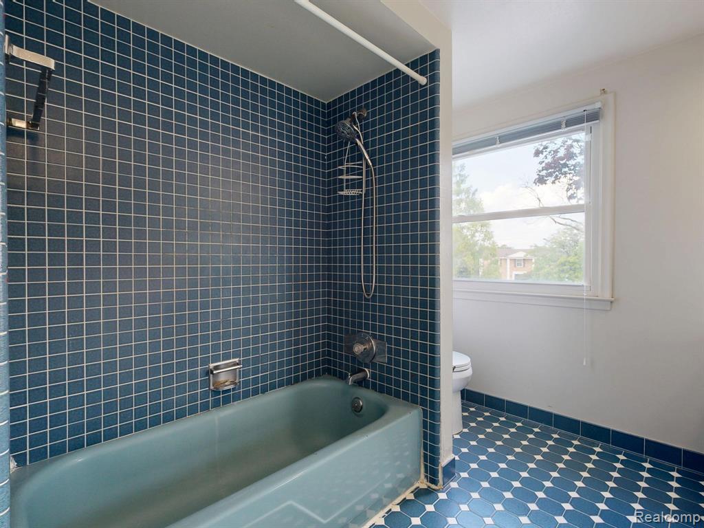 4185 Pinehurst Court, West Bloomfield, MI — Photo 43