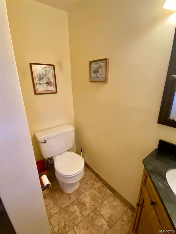 6643 GUILDFORD Drive, Shelby Twp, MI 48316 — Photo 17